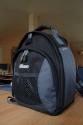 TAMRAC NIKON D70 BAG RUCKSACK\n\nFoto von Volker - VIELEN DANK!\n\nKommentar des Nutzers:\n\nHier ein paar Bilder meines Tamrac Nikon D70 Bag Rucksack. Hier passt z.B. folgendes rein:\nNikon D50 mit aufgesetzten Kit, aber auch eine EOS 30D mit Batteriehandgriff\nTamron 55-200 DI II LD mit verkehrt aufgesetzter Sonnenblende\nTamron 70-300 Di LD Macro 1:2 mit verkehrt aufgesetzter Sonnenblende\nMetz Mecablitz 44 AF-4i N digital\nsowie alles Zubehr der Cam, smtliche Kabel, die Bedienungsanleitung, Ersatzakku etc. rein.\n\nDie Tasche ist gut gepolstert, hat einen angenehmen Tragekomfort und sehr gut verarbeitet. Der Anschaffungspreis liegt bei ca. 70  und ist fr den Hausgebrauch mehr als Ausreichend.\nIm Anhang die Bilder zur Tasche.\n\nViele Gre vom dforum-User HogInc.\nEine sehr gute Idee aus meiner Sicht.\n-- \nhttp://www.hoggis-galerie.de