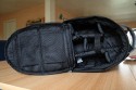 TAMRAC NIKON D70 BAG RUCKSACK\n\nFoto von Volker - VIELEN DANK!\n\nKommentar des Nutzers:\n\nHier ein paar Bilder meines Tamrac Nikon D70 Bag Rucksack. Hier passt z.B. folgendes rein:\nNikon D50 mit aufgesetzten Kit, aber auch eine EOS 30D mit Batteriehandgriff\nTamron 55-200 DI II LD mit verkehrt aufgesetzter Sonnenblende\nTamron 70-300 Di LD Macro 1:2 mit verkehrt aufgesetzter Sonnenblende\nMetz Mecablitz 44 AF-4i N digital\nsowie alles Zubehr der Cam, smtliche Kabel, die Bedienungsanleitung, Ersatzakku etc. rein.\n\nDie Tasche ist gut gepolstert, hat einen angenehmen Tragekomfort und sehr gut verarbeitet. Der Anschaffungspreis liegt bei ca. 70  und ist fr den Hausgebrauch mehr als Ausreichend.\nIm Anhang die Bilder zur Tasche.\n\nViele Gre vom dforum-User HogInc.\nEine sehr gute Idee aus meiner Sicht.\n-- \nhttp://www.hoggis-galerie.de