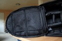 TAMRAC NIKON D70 BAG RUCKSACK\n\nFoto von Volker - VIELEN DANK!\n\nKommentar des Nutzers:\n\nHier ein paar Bilder meines Tamrac Nikon D70 Bag Rucksack. Hier passt z.B. folgendes rein:\nNikon D50 mit aufgesetzten Kit, aber auch eine EOS 30D mit Batteriehandgriff\nTamron 55-200 DI II LD mit verkehrt aufgesetzter Sonnenblende\nTamron 70-300 Di LD Macro 1:2 mit verkehrt aufgesetzter Sonnenblende\nMetz Mecablitz 44 AF-4i N digital\nsowie alles Zubehr der Cam, smtliche Kabel, die Bedienungsanleitung, Ersatzakku etc. rein.\n\nDie Tasche ist gut gepolstert, hat einen angenehmen Tragekomfort und sehr gut verarbeitet. Der Anschaffungspreis liegt bei ca. 70  und ist fr den Hausgebrauch mehr als Ausreichend.\nIm Anhang die Bilder zur Tasche.\n\nViele Gre vom dforum-User HogInc.\nEine sehr gute Idee aus meiner Sicht.\n-- \nhttp://www.hoggis-galerie.de