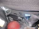 Foto von Frank Fischer - DANKE DAFR !\n\nKommentar des Nutzers:\n\nSo hier etwas zur Tamrac Pro 12. Ich packe in die Tasche:\n\n10D mit BG und angesetzten 28-80 L USM\n300D mit BG\nBlitz 550EX\nBlitz Sigma 500DG\nEF 100-400 L USM\nEF 17-40 L USM\nEF 50/2,5 Makro\nDip Wiesel\nAkkustz\nErsatzakkus NP511\nManfrotto Wechselplatten 2x\nFernauslser\n2 Taschenlampen\nSpeicherkartentresor\nGegenlichtblenden\n2 Wrmepads (gegen kalte Finger)\n2 Handschuhe\nKomplettes Make up Set\nPutztuch\nStift\nBlitzsoftbox\nManfrotto Stativschlssel\nTat\n\nIch packe unter die beiden Kameragehuse die jewels gegenber rechts und links im hauptfach der Tasche sind die beiden Blitze. Die 10D kommt mit angesetzten 28-80 rein. Die 300D ohne Optik. Das 17-40 liegt unterhalb des angebrachten 28-80, getrennt vom Optikputztuch. Daneben steht das 50er Makro. ber dem Makro ist noch Platz fr einen Konverter. Hab ich aber nicht immer dabei. Das 100-400 steht mit umgedrehter Geli in der Tasche. In dem verbleibenden Abteil des Hauptfaches liegen die 4 Akkustze (fr Dip Wiesel und Blitze), die Wechselplatten von Manfrotto, und die Gelis. In den vorderen beiden Auenfchern befinden sich, Schmickset, die NP 511er, der Fernauslser, die Taschenlampen, der Manfrotto Stativschlssel, der Stift und der Objektivrckdeckel. In der einen Seitentasche landen die Tat und der Dip Wiesel, in der anderen die Wrmepads und die Handschuhe.\n\nDie Tasche ist so beladen sehr schwer!