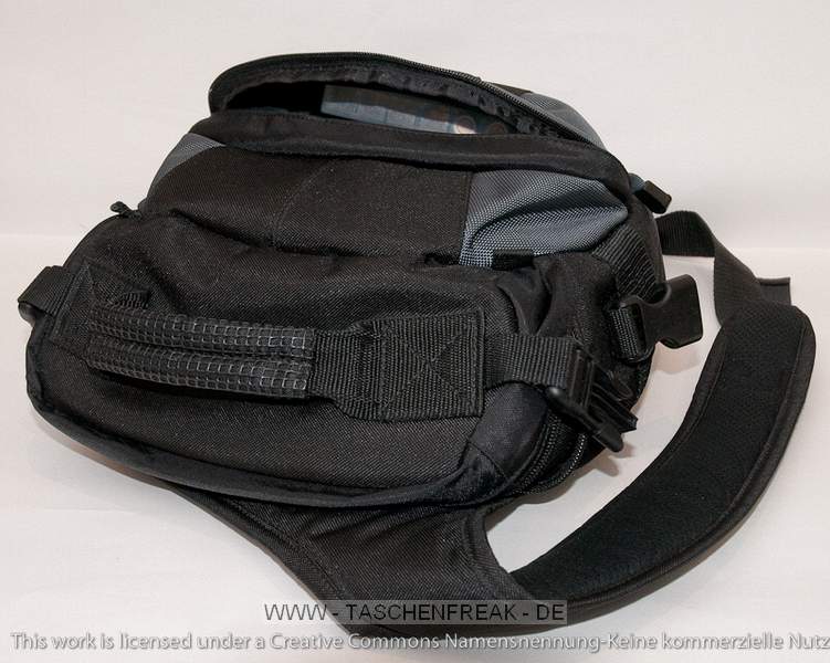 TAMRAC VELOCITY 8 (5768)\n\nFoto und Text von ALexander Stielau - VIELEN DANK!\n\nKommentar:\n\nZur Tasche: Es ist eine Tamrac Velocity8, also ein Rucksack fr Einarmige.  Die Tasche trgt sich angenehm, auch wenn sie vollbeladen ist. Die Tasche rutscht auch im Gelnde nicht alleine nach vorn, wenn man den Gurt entsprechend anzieht (was mit einem Griff leicht geht).\nDurch die Schultergurtkonstruktion kann man die Tasche gut auf dem Rcken und im Gewhl unter dem Arm oder vor dem Bauch tragen.\n\nDer groe Vorteil gegenber einem Rucksack ist, da man die Tasche zum Objektivwechsel o.. nicht absetzen und in den Dreck legen mu, der Deckel des Hauptfachs klappt im Gegensatz zu den Vorgngermodellen vom Krper weg auf, was ich fr gut halte, allerdings geht aus meiner Sicht der Reisverschluss der Deckelklappe in der falschen Richtung auf, leider ist es keiner mit zwei Zippern.  Die Tasche kann durch den asymetrischen Schnitt nur  ber der linken Schulter getragen werden. Die Polsterung am Rckenteil ist gut, ebenso ist das Hauptfach gut gepolstert. Die Vortasche ist nach auen nicht gepolstert.\n\nFassungsvermgen: \nIch habe in der Tasche eine Nikon D300 mit angesetztem AF-S DX 18-70 mm 1:3,5-4,5G IF-ED (Gegenlichtblende in Arbeitsposition), ein AF-S VR 70-300 mm 1:4,5-5,6G IF-ED (das Gehuse pat auch mit angesetztem Telezoom in die Tasche), einem Metz AF48-1 und den blichen Kleinkram (Akkus fr Blitz und Kamera, Fernauslser, Werkzeug, Taschenlampe, Blitzstandfu usw.). Es ist noch Platz fr ein weiteres kleines Objektiv, ein angesetzter Batteriegriff wre machbar, aber fummelig.\n\nDie Neoprentasche auen gehrt nicht zum Lieferumfang, darin bewahre ich mein GPS auf.\n\nAleks