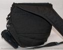 TAMRAC VELOCITY 8 (5768)\n\nFoto und Text von ALexander Stielau - VIELEN DANK!\n\nKommentar:\n\nZur Tasche: Es ist eine Tamrac Velocity8, also ein Rucksack fr Einarmige.  Die Tasche trgt sich angenehm, auch wenn sie vollbeladen ist. Die Tasche rutscht auch im Gelnde nicht alleine nach vorn, wenn man den Gurt entsprechend anzieht (was mit einem Griff leicht geht).\nDurch die Schultergurtkonstruktion kann man die Tasche gut auf dem Rcken und im Gewhl unter dem Arm oder vor dem Bauch tragen.\n\nDer groe Vorteil gegenber einem Rucksack ist, da man die Tasche zum Objektivwechsel o.. nicht absetzen und in den Dreck legen mu, der Deckel des Hauptfachs klappt im Gegensatz zu den Vorgngermodellen vom Krper weg auf, was ich fr gut halte, allerdings geht aus meiner Sicht der Reisverschluss der Deckelklappe in der falschen Richtung auf, leider ist es keiner mit zwei Zippern.  Die Tasche kann durch den asymetrischen Schnitt nur  ber der linken Schulter getragen werden. Die Polsterung am Rckenteil ist gut, ebenso ist das Hauptfach gut gepolstert. Die Vortasche ist nach auen nicht gepolstert.\n\nFassungsvermgen: \nIch habe in der Tasche eine Nikon D300 mit angesetztem AF-S DX 18-70 mm 1:3,5-4,5G IF-ED (Gegenlichtblende in Arbeitsposition), ein AF-S VR 70-300 mm 1:4,5-5,6G IF-ED (das Gehuse pat auch mit angesetztem Telezoom in die Tasche), einem Metz AF48-1 und den blichen Kleinkram (Akkus fr Blitz und Kamera, Fernauslser, Werkzeug, Taschenlampe, Blitzstandfu usw.). Es ist noch Platz fr ein weiteres kleines Objektiv, ein angesetzter Batteriegriff wre machbar, aber fummelig.\n\nDie Neoprentasche auen gehrt nicht zum Lieferumfang, darin bewahre ich mein GPS auf.\n\nAleks