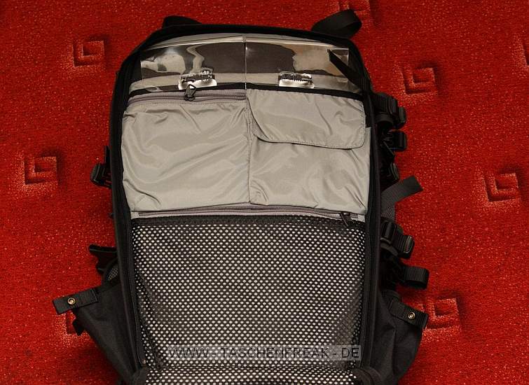 TATONKA DSLR PACK\n\nFoto und Text von Maik Wodrich - VIELEN DANK!\n\nKommentar:\n\nHallo!\n \nHabe mal ein paar Fotos von meinem Tatonka DSLR Pack gemacht.\nDer Rucksack ist für den Preis wirklich gut verarbeitet.\nEr läßt sich durch die Verstellmöglichkeiten auch voll beladen gut tragen.\nEs sind genügend Fächer für Kleinteile vorhanden und das Notebook\npasst auch mit hinein.\nAlles Weitere sieht man auf den Bildern.\n \nViele Grüße\nMaik Wodrich