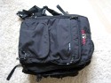 Tatonka Equipment Pack L\n\nFoto von Andreas Schimmel - VIELEN DANK ANDREAS!\n\nKommentar des Nutzers:\n\nHallo Jrg,\n\nhier wie gewnscht ein paar Bilder vom Tatonka Rucksack. Es handelt sich hier noch um eine ltere Version des Tatonka Equipment Pack L. Ich habe Ihn mal mit folgender Ausrstung bestckt: Eos 30d, Eos, 50e, 17-40L, 50/1.4, 90er Makro, 1,4 Konverter, 70-200/4 L, Sigma 500, Canon 480EX. Das Innenteil fr die Ausrstung kann komplett herausgenommen werden, so dass der Rucksack auch anderweitig verwendet werden kann, bzw. kann ich die Ausrstung damit auch fein in einen Alukoffer packen.\n\nAn der linken Auenseite befinden sich zwei zustzliche Stauraumtaschen, an der rechten Seite eine Befestigungsmglichkeit fr das Stativ. Auf der Frontauenseite befinden sich noch zwei riesige Organiserfcher fr Filter, Filme Akkus etc. An der Unterseite sind sen um zustzliches Material zu befestigen. Schlafsack, Jacke, Isomatte, Stativ\n\nInnenmae: ca 40*30*15 cm\nAuenmae: ca. 50*32*22 cm\nGewicht: ca. 1,9 kg\nVolumen: 36l \n\nSorry, dass ich nicht gleich auf den Trichter gekommen bin Dir die Bilder zu schicken, das ist wirklich eine feine, hilfreiche Seite, die Du da ins Leben gerufen hast! \n\nSchnes Restwochenende noch.\n\nAndreas