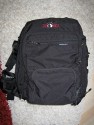 Tatonka Equipment Pack L\n\nFoto von Andreas Schimmel - VIELEN DANK ANDREAS!\n\nKommentar des Nutzers:\n\nHallo Jrg,\n\nhier wie gewnscht ein paar Bilder vom Tatonka Rucksack. Es handelt sich hier noch um eine ltere Version des Tatonka Equipment Pack L. Ich habe Ihn mal mit folgender Ausrstung bestckt: Eos 30d, Eos, 50e, 17-40L, 50/1.4, 90er Makro, 1,4 Konverter, 70-200/4 L, Sigma 500, Canon 480EX. Das Innenteil fr die Ausrstung kann komplett herausgenommen werden, so dass der Rucksack auch anderweitig verwendet werden kann, bzw. kann ich die Ausrstung damit auch fein in einen Alukoffer packen.\n\nAn der linken Auenseite befinden sich zwei zustzliche Stauraumtaschen, an der rechten Seite eine Befestigungsmglichkeit fr das Stativ. Auf der Frontauenseite befinden sich noch zwei riesige Organiserfcher fr Filter, Filme Akkus etc. An der Unterseite sind sen um zustzliches Material zu befestigen. Schlafsack, Jacke, Isomatte, Stativ\n\nInnenmae: ca 40*30*15 cm\nAuenmae: ca. 50*32*22 cm\nGewicht: ca. 1,9 kg\nVolumen: 36l \n\nSorry, dass ich nicht gleich auf den Trichter gekommen bin Dir die Bilder zu schicken, das ist wirklich eine feine, hilfreiche Seite, die Du da ins Leben gerufen hast! \n\nSchnes Restwochenende noch.\n\nAndreas