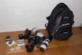 Foto von Gerd Wiechers - DANKE DAFR!\n\nKommentar des Nutzers:\n\nEs handelt sich zwar um einen ganz normalen Notebook Rucksack, aber ich nutze ihn auf Ausflgen und Dienstreisen stndig als Fototasche.\n\n \n\nDer Rucksack hat 4 Fcher.\n\nIch bekommen locker hinein:\n\n \n\nHauptfach (Mittig)\n\n \n\nCanon 5D mit angesetzem 24-104/4 L inkl. Geli schussbereit\nCanon EF 300/4 L IS\nCanon EF 70-200/4 L\nCanon EF 17-40/4 L\n \n\nRckenfach (Rckenseitig, gro)\n\n \n\nSpeedlite 220EX oder 580EX\nFilter 77mm Pol und UV\nTelekonverter Soligor 1.4x\nTaschenbuch oder\nTrinkflasche\nRegenjacke\n \n\n"Brofach" fr\n\n\n \n\nReiseunterlagen\nSchreibutensilien\nVisitenkarten\n"Kleinkramfach" fr\n \nSpeicherkarten\nAkkus\nSchlssel\nKleinkram\n \nVollgepackt mit allem oben beschriebenen Dingen (auer Wasserflasche)\n \n7,05 KG!!! Absolut dauerhaft tragbar, zumal das Trgersystem ganz hervorragend ist!!!