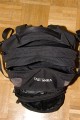 Foto von Gerd Wiechers - DANKE DAFR!\n\nKommentar des Nutzers:\n\nEs handelt sich zwar um einen ganz normalen Notebook Rucksack, aber ich nutze ihn auf Ausflgen und Dienstreisen stndig als Fototasche.\n\n \n\nDer Rucksack hat 4 Fcher.\n\nIch bekommen locker hinein:\n\n \n\nHauptfach (Mittig)\n\n \n\nCanon 5D mit angesetzem 24-104/4 L inkl. Geli schussbereit\nCanon EF 300/4 L IS\nCanon EF 70-200/4 L\nCanon EF 17-40/4 L\n \n\nRckenfach (Rckenseitig, gro)\n\n \n\nSpeedlite 220EX oder 580EX\nFilter 77mm Pol und UV\nTelekonverter Soligor 1.4x\nTaschenbuch oder\nTrinkflasche\nRegenjacke\n \n\n"Brofach" fr\n\n\n \n\nReiseunterlagen\nSchreibutensilien\nVisitenkarten\n"Kleinkramfach" fr\n \nSpeicherkarten\nAkkus\nSchlssel\nKleinkram\n \nVollgepackt mit allem oben beschriebenen Dingen (auer Wasserflasche)\n \n7,05 KG!!! Absolut dauerhaft tragbar, zumal das Trgersystem ganz hervorragend ist!!!