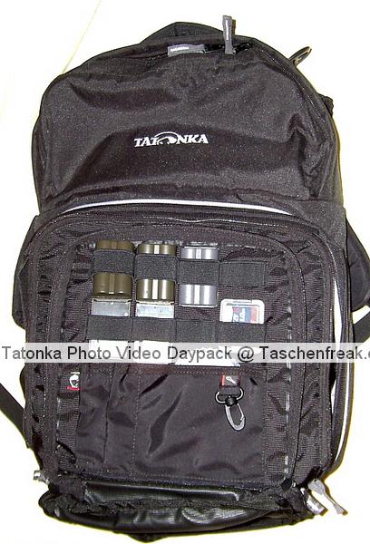 Tatonka Photo Video Daypack\n\nFoto von Peter42 von den Traumfliegern - VIELEN DANK FR DEIN MAIL.\n\nKommentar des Nutzers:\n\nIn der Tasche sind:\n20D mit angeflanschtem 28-135 IS, ein Sigma18-125, ein EF75-300 USM, ein Sigma 135-400 APO, eine Fuji Finepix S5000, Akkus, Ladegert, Speicherkarten, Filter und im oberen Abteil, Blitz, Handbcher, Brille, Handy und Platz fr zwei 0,5er Getrnkebehlter.