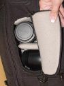 TENBA PB-17C\n\nFoto von Jrg Langer - www.taschenfreak.de\n\nKommentar des Nutzers:\n\nDer PB-17C ist der grte Tenba Rucksack der aktuellen Serie. Er hat ein am Rckenliegendes gut gepolstertes Notebookfach welches auch gut und bequem ein 17 Zoll Notebook aufnimmt.\n\nDie Verarbeitung ist sehr hochwertig. Die Inneneinteilungen, von denen es reichlich gibt, sind weicher gefttert als man dieses von Lowepro oder Tamrac kennt. Zudem werden sie nicht nur einseitig mit Klett fixiert sondern auf beiden Seiten. Das macht die Inneneinteilung sehr stabil.\n\nDer PB-17C hat 4 von auen per Reissverschlussfach zu ffnende Fcher in denen man sehr gut an die dort liegenden Gegenstnde, Bodys oder Objektive herankommt ohne den ganzen Rucksack zu ffnen.\n\nDie Regenschutzhlle ist oben unter dem Tragegriff untergebracht, was wesentlich praktischer ist als die bei Lowepro im Boden versteckten Hllen.\n\nDas Tragegestell ist gut und der Hftgurt kann sehr gut und bequem versteckt werden.\n\nDer Rucksack ist recht gro und kann es vom Ladevolumen sehr gut mit einem Phototrekker II AW aus dem Hause Lowepro aufnehmen, hat allerdings auch ein Notebookfach, welches seinem Konkurenten fehlt.\n\nEin seitlicher Tragegurt hilft beim absetzen oder wegladen.\n\nDie Stativhalterung ist unter dem Rucksack.\n\nDie vielzahl der kleinen Innen und Auentaschen lasen eine sehr gute Organisatzion aller kleinen Utensilien zu die man so im Fotoalltag braucht oder meint zu brauchen.\n\nSchulnote 2\n\nWenn die Stativhalterung besser wre wre es eine 1 geworden.\n\nLieben Gru\n\nEuer Taschen & Stativfreak.