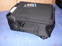 THINK TANK AIRPORT ACCELERATOR\n\nFoto von Jrg Langer - www.taschenfreak.de\n\nKommentar des Nutzers:\n\nDer eindeutig beste Rucksack den wir je in den Hngen hatten.\n\nSehr stabil.\nSehr angenehm zu tragen, trotz voller Beladung\nSehr praktikabel zu beladen\nInneneinteilung sehr flexibel gestaltbar und hoch stabil\nAbsolute Boardmae\nTragegestell verdeckbar\nHftgurt abnehmbar\nRegenschutzhlle und Stativhalterung im Lieferumfang\nNotebooktasche im Lieferumfang\nHandgriff oben und unten und an der Seite zum Tragen als "Koffer"\nTicketfach oben\nViitenkartenfach oben\n\nWir haben darin verpackt/befllt:\n\n2x DSLR mit angesetzen 300 und 70-200er\n24-70 2,8\n17-40\n50er\nTC\nZwischenringe\nBlitz\nFilter & Bouncer\nHasselblad 500CM mit 80er Objektiv\n150er Objektiv\nWechselmagazin\nGegenlichtblenden\nHandbelichtungsmesser Gossen Starlite\nFilme\nAkkus\nPanoschiene\n\nund Notebook inkl. UMTS Karte und Netzteil