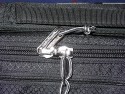 THINK TANK AIRPORT ACCELERATOR\n\nFoto von Jrg Langer - www.taschenfreak.de\n\nKommentar des Nutzers:\n\nDer eindeutig beste Rucksack den wir je in den Hngen hatten.\n\nSehr stabil.\nSehr angenehm zu tragen, trotz voller Beladung\nSehr praktikabel zu beladen\nInneneinteilung sehr flexibel gestaltbar und hoch stabil\nAbsolute Boardmae\nTragegestell verdeckbar\nHftgurt abnehmbar\nRegenschutzhlle und Stativhalterung im Lieferumfang\nNotebooktasche im Lieferumfang\nHandgriff oben und unten und an der Seite zum Tragen als "Koffer"\nTicketfach oben\nViitenkartenfach oben\n\nWir haben darin verpackt/befllt:\n\n2x DSLR mit angesetzen 300 und 70-200er\n24-70 2,8\n17-40\n50er\nTC\nZwischenringe\nBlitz\nFilter & Bouncer\nHasselblad 500CM mit 80er Objektiv\n150er Objektiv\nWechselmagazin\nGegenlichtblenden\nHandbelichtungsmesser Gossen Starlite\nFilme\nAkkus\nPanoschiene\n\nund Notebook inkl. UMTS Karte und Netzteil