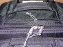 THINK TANK AIRPORT ACCELERATOR\n\nFoto von Jrg Langer - www.taschenfreak.de\n\nKommentar des Nutzers:\n\nDer eindeutig beste Rucksack den wir je in den Hngen hatten.\n\nSehr stabil.\nSehr angenehm zu tragen, trotz voller Beladung\nSehr praktikabel zu beladen\nInneneinteilung sehr flexibel gestaltbar und hoch stabil\nAbsolute Boardmae\nTragegestell verdeckbar\nHftgurt abnehmbar\nRegenschutzhlle und Stativhalterung im Lieferumfang\nNotebooktasche im Lieferumfang\nHandgriff oben und unten und an der Seite zum Tragen als "Koffer"\nTicketfach oben\nViitenkartenfach oben\n\nWir haben darin verpackt/befllt:\n\n2x DSLR mit angesetzen 300 und 70-200er\n24-70 2,8\n17-40\n50er\nTC\nZwischenringe\nBlitz\nFilter & Bouncer\nHasselblad 500CM mit 80er Objektiv\n150er Objektiv\nWechselmagazin\nGegenlichtblenden\nHandbelichtungsmesser Gossen Starlite\nFilme\nAkkus\nPanoschiene\n\nund Notebook inkl. UMTS Karte und Netzteil