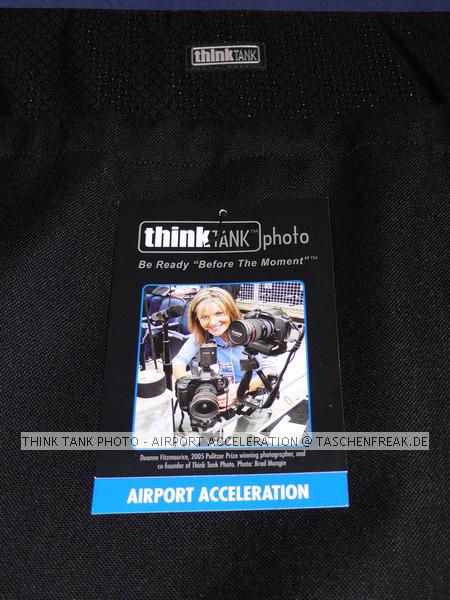 THINK TANK AIRPORT ACCELERATOR\n\nFoto von Jörg Langer - www.taschenfreak.de\n\nKommentar des Nutzers:\n\nDer eindeutig beste Rucksack den wir je in den Hängen hatten.\n\nSehr stabil.\nSehr angenehm zu tragen, trotz voller Beladung\nSehr praktikabel zu beladen\nInneneinteilung sehr flexibel gestaltbar und hoch stabil\nAbsolute Boardmaße\nTragegestell verdeckbar\nHüftgurt abnehmbar\nRegenschutzhülle und Stativhalterung im Lieferumfang\nNotebooktasche im Lieferumfang\nHandgriff oben und unten und an der Seite zum Tragen als "Koffer"\nTicketfach oben\nViitenkartenfach oben\n\nWir haben darin verpackt/befüllt:\n\n2x DSLR mit angesetzen 300 und 70-200er\n24-70 2,8\n17-40\n50er\nTC\nZwischenringe\nBlitz\nFilter & Bouncer\nHasselblad 500CM mit 80er Objektiv\n150er Objektiv\nWechselmagazin\nGegenlichtblenden\nHandbelichtungsmesser Gossen Starlite\nFilme\nAkkus\nPanoschiene\n\nund Notebook inkl. UMTS Karte und Netzteil