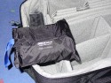 THINK TANK AIRPORT ACCELERATOR\n\nFoto von Jrg Langer - www.taschenfreak.de\n\nKommentar des Nutzers:\n\nDer eindeutig beste Rucksack den wir je in den Hngen hatten.\n\nSehr stabil.\nSehr angenehm zu tragen, trotz voller Beladung\nSehr praktikabel zu beladen\nInneneinteilung sehr flexibel gestaltbar und hoch stabil\nAbsolute Boardmae\nTragegestell verdeckbar\nHftgurt abnehmbar\nRegenschutzhlle und Stativhalterung im Lieferumfang\nNotebooktasche im Lieferumfang\nHandgriff oben und unten und an der Seite zum Tragen als "Koffer"\nTicketfach oben\nViitenkartenfach oben\n\nWir haben darin verpackt/befllt:\n\n2x DSLR mit angesetzen 300 und 70-200er\n24-70 2,8\n17-40\n50er\nTC\nZwischenringe\nBlitz\nFilter & Bouncer\nHasselblad 500CM mit 80er Objektiv\n150er Objektiv\nWechselmagazin\nGegenlichtblenden\nHandbelichtungsmesser Gossen Starlite\nFilme\nAkkus\nPanoschiene\n\nund Notebook inkl. UMTS Karte und Netzteil