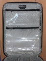 THINK TANK AIRPORT ACCELERATOR\n\nFoto von Jrg Langer - www.taschenfreak.de\n\nKommentar des Nutzers:\n\nDer eindeutig beste Rucksack den wir je in den Hngen hatten.\n\nSehr stabil.\nSehr angenehm zu tragen, trotz voller Beladung\nSehr praktikabel zu beladen\nInneneinteilung sehr flexibel gestaltbar und hoch stabil\nAbsolute Boardmae\nTragegestell verdeckbar\nHftgurt abnehmbar\nRegenschutzhlle und Stativhalterung im Lieferumfang\nNotebooktasche im Lieferumfang\nHandgriff oben und unten und an der Seite zum Tragen als "Koffer"\nTicketfach oben\nViitenkartenfach oben\n\nWir haben darin verpackt/befllt:\n\n2x DSLR mit angesetzen 300 und 70-200er\n24-70 2,8\n17-40\n50er\nTC\nZwischenringe\nBlitz\nFilter & Bouncer\nHasselblad 500CM mit 80er Objektiv\n150er Objektiv\nWechselmagazin\nGegenlichtblenden\nHandbelichtungsmesser Gossen Starlite\nFilme\nAkkus\nPanoschiene\n\nund Notebook inkl. UMTS Karte und Netzteil