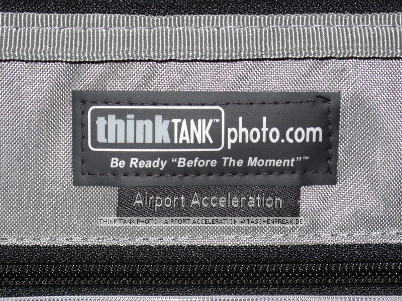 THINK TANK AIRPORT ACCELERATOR\n\nFoto von Jrg Langer - www.taschenfreak.de\n\nKommentar des Nutzers:\n\nDer eindeutig beste Rucksack den wir je in den Hngen hatten.\n\nSehr stabil.\nSehr angenehm zu tragen, trotz voller Beladung\nSehr praktikabel zu beladen\nInneneinteilung sehr flexibel gestaltbar und hoch stabil\nAbsolute Boardmae\nTragegestell verdeckbar\nHftgurt abnehmbar\nRegenschutzhlle und Stativhalterung im Lieferumfang\nNotebooktasche im Lieferumfang\nHandgriff oben und unten und an der Seite zum Tragen als "Koffer"\nTicketfach oben\nViitenkartenfach oben\n\nWir haben darin verpackt/befllt:\n\n2x DSLR mit angesetzen 300 und 70-200er\n24-70 2,8\n17-40\n50er\nTC\nZwischenringe\nBlitz\nFilter & Bouncer\nHasselblad 500CM mit 80er Objektiv\n150er Objektiv\nWechselmagazin\nGegenlichtblenden\nHandbelichtungsmesser Gossen Starlite\nFilme\nAkkus\nPanoschiene\n\nund Notebook inkl. UMTS Karte und Netzteil