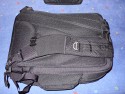 THINK TANK AIRPORT ACCELERATOR\n\nFoto von Jrg Langer - www.taschenfreak.de\n\nKommentar des Nutzers:\n\nDer eindeutig beste Rucksack den wir je in den Hngen hatten.\n\nSehr stabil.\nSehr angenehm zu tragen, trotz voller Beladung\nSehr praktikabel zu beladen\nInneneinteilung sehr flexibel gestaltbar und hoch stabil\nAbsolute Boardmae\nTragegestell verdeckbar\nHftgurt abnehmbar\nRegenschutzhlle und Stativhalterung im Lieferumfang\nNotebooktasche im Lieferumfang\nHandgriff oben und unten und an der Seite zum Tragen als "Koffer"\nTicketfach oben\nViitenkartenfach oben\n\nWir haben darin verpackt/befllt:\n\n2x DSLR mit angesetzen 300 und 70-200er\n24-70 2,8\n17-40\n50er\nTC\nZwischenringe\nBlitz\nFilter & Bouncer\nHasselblad 500CM mit 80er Objektiv\n150er Objektiv\nWechselmagazin\nGegenlichtblenden\nHandbelichtungsmesser Gossen Starlite\nFilme\nAkkus\nPanoschiene\n\nund Notebook inkl. UMTS Karte und Netzteil