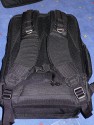 THINK TANK AIRPORT ACCELERATOR\n\nFoto von Jrg Langer - www.taschenfreak.de\n\nKommentar des Nutzers:\n\nDer eindeutig beste Rucksack den wir je in den Hngen hatten.\n\nSehr stabil.\nSehr angenehm zu tragen, trotz voller Beladung\nSehr praktikabel zu beladen\nInneneinteilung sehr flexibel gestaltbar und hoch stabil\nAbsolute Boardmae\nTragegestell verdeckbar\nHftgurt abnehmbar\nRegenschutzhlle und Stativhalterung im Lieferumfang\nNotebooktasche im Lieferumfang\nHandgriff oben und unten und an der Seite zum Tragen als "Koffer"\nTicketfach oben\nViitenkartenfach oben\n\nWir haben darin verpackt/befllt:\n\n2x DSLR mit angesetzen 300 und 70-200er\n24-70 2,8\n17-40\n50er\nTC\nZwischenringe\nBlitz\nFilter & Bouncer\nHasselblad 500CM mit 80er Objektiv\n150er Objektiv\nWechselmagazin\nGegenlichtblenden\nHandbelichtungsmesser Gossen Starlite\nFilme\nAkkus\nPanoschiene\n\nund Notebook inkl. UMTS Karte und Netzteil