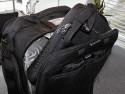 Think Tank Airport Addicted\n\nFoto von einem netten Einsender der ungenannt bleiben mchte - VIELEN DANK!\n\nKommentar des Nutzers:\n\n001: Es werden extrem viele Trennwnde mitgeliefert! Diese Wnde sind bei mir berflssig. Auch ein Regenschutz ist im Lieferumfang dabei (nicht auf Foto).\n002: Das Schnellzugrifffach.\n003: Frontansicht.\n004: Rckansicht mit Tragevorrichtung.\n005: Tragevorrichtung kann hinter einer Trennwand versorgt werden. Es ist dann kein Rucksack mehr sondern eine Tasche.\n006: Tragevorrichtung kann hinter einer Trennwand versorgt werden. Es ist dann kein Rucksack mehr sondern eine Tasche.\n007: Der praktische Seitengriff.\n008: Notebookfach inklusive... (Notebooktasche wird mitgeliefert)\n009: Notebookfach inklusive... (Notebooktasche wird mitgeliefert)\n010: Innenansicht mit Equipment. (Man beachte das 70-200IS, es passt sogar vertikal in die Tasche.)\n011: Innenansicht mit Equipment. (Man beachte das 70-200IS, es passt sogar vertikal in die Tasche.)\n012: Innenansicht ohne Equipment.\n013: Passt alles ohne Probleme in den Airport Addicted.\n\nAuf der Herstellerseite gibt es tolle Bilder und informative PDFs ber den Rucksack...\n\nFazit: empfehlenswert.
