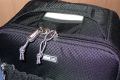 THINK TANK PHOTO - AIRPORT ULTRALIGHT\n\nFoto von Jrg Langer - www.taschenfreak.de\n\nKommentar des Nutzers:\n\nDer Airport Ultralight, ist der kleinste Rucksack der Airport Serie von Think Tank Photo. Dennoch ist auch er ein kleines Packwunder. Von den Auenmaen ist er mit einem Lowepro Mini Trecker durchaus vergleichbar (ggf. etwas hher).\n\nEs passen in unserem Beispiel bequem hinein:\n5D mit 24-70 2,8 mit Geli richtig aufgesetzt\n30D mit 100-400L IS\n70-200 4.0 mit Stativschelle\n17-40\n50 1,4\n100 2,8\nTelekonverter\n580er Blitz\nSpeicherkarten Etui\nkl. Akku Tasche fr 3x BP511\nkl. Akku Tasche fr 8x AA Zellen fr Blitz\nPanoschiene von RRS\nRRS L-Winkel an beiden Bodys\nTimer Fernbedienung\nund vorne in das Frontfach ganz bequem unser 12" Notebook/Tablet PC im Sleeve.\n\nDas Gewicht ist super bequem (deutlich bequemer als beim Mini oder Compu Trekker) auf den Schultern verteilt, obwohl die Schultergurte so leicht und schwach wirken auf den ersten Blick. Da steckt gekonnte Think Tank Entwicklung dahinter.\n\nGeliefert wird der Ultralight mit abhehmbaren Beckengurt und einem Regencover das auch auf einigen Bildern zu sehen ist.\n\nEinziges fr uns erkennbares Manko ist das dieser Think Tank Rucksack keine Stativhalterung hat (die wir eh nicht nutzen, aber viele - warum auch immer - diese gerne nutzen mchten). Wir tragen unser Stativ an einem langen Umhngegurt wie eine Flinte unter dem Arm und der Umhngegurt ist auch bequem in Verbindung mit einem Rucksack zu nutzen.\n\nWer seinen Ultralight besonders schtzen mchte kann diesen gerade so passend (etwas drcken muss man aber ..) in einem PeliCase 1510 Trolly Koffer reinpacken und damit hinter sich herziehen. Ein Notebook darf dann aber nicht in der Frontasche des Notebooks legenund zu eng sollte es im Rucksack auch nicht "zugehen", damit man das Peli Case noch anstndig und wasserdicht verschlieen kann.\n\nEr ist jeden Cent den er teurer als ein vergleichbarer Rucksack anderer Hersteller ist wert, aber das kann man nicht auf Fotos "rberbringen", aber dieses werden Ihnen viele zufriedenen Think Tank Kunden besttigen.\n\nWie immer bei den Think Tank Produkten bekommt auch dieser unser Prdikat "BESONDERS EMPFEHLENSWERT".