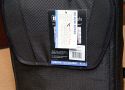 THINK TANK PHOTO - AIRPORT ULTRALIGHT 2.5\n\nFotos und Kommentar - Jrg Langer - www.taschenfreak.de\n\nKommentar:\n\n"Man sieht der langweilig aus", war mein erster Gedanke. Dann erinnerte ich mich das cih den Ultralight schon mal besessen hatte. (Ja, das ist ein Taschenfreak-Problem *ggg*) Der war ein kleines Packwunder. Auen so klein wie ein allseits bekannter Mini Trekker aber innen ging ordentlich was rein - was war der Haken an dem 1.0 oder vorgnger des heutigen Airport Ultralight 2.5? Es war die Vortasche die oben offen war und so labbelig vorne dran "hing". genau.\n\nDas ist jetzt echt klasse und einfach gelst mit einem sehr starken - aber dennoch recht leisen - Klettverschluss. Der Ulteralight hat zudem ein Stahlsei in den Deckel der Fronttasche bekommen - so das man Ihn am Flughafen oder Sitz im Zug festmachen kann. Das ist recht ntzlich wenn man mal schnell hochrechnet wie viele Euros in so ein kleines schwarzes Packwunder reingehen.\n\nApropos "reingehen" - was passt rein in den kleinsten aus der Aiport Serie?\n\nWir haben da reingepackt und das ohne jegliches Qutschen oder schubsen.\n\nD3 mit angesetzten 17-35 2.8 (oder 24-70 2.8)\nD300 Body mit BG\n24-70 2.8 stehend (und das ist das groe Plus an diesem Think Tank dem Mini Trekker gegenber) \n(in das selbe Fach ginge auch das 17-35 2.8 rein wenn das 24-70 an der Cam wre...)\n70-200 2.8\n85 1.4\n50 1.4 und darber das 35 2.0\nSB-600 stehend\nSB-900 abgeknickt\n100er Micro\n\nIn das Frontfach passen 15" Notebooks bequem rein. Das 17" Macbook Pro Unibody geht auch rein - mit anderen Handelsblichen 17" Gerten wre ich vorsichtig - das msste man Fall zu Fall testen und messen.\n\nAlso alles in allem - wie eigentlich immer bei Think Tank - gemacht fr Profiequipment und super fr Cams mit BG oder 2.8er Linsen, die ja leider immer deutlich grer sind als die lichtschwcheren.\n\nFazit: VERY GOOD!