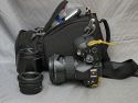 THINK TANK PHOTO - DIGITAL HOLSTER 10\n\nFoto von Wolfgang Rentzsch - VIELEN DANK!\n\nKommentar:\n\nBilder zur Digital Holster 10.\n\nDie Regenhaube nehme ich nie mit. Den Platz nutze ich lieber fr den Ersatzakku. Wenn ich mit Rucksack unterwegs bin, lasse ich den Schultergurt weg und hnge die Holstertasche mit kurzen Reepschnurstcken und kleinen Karabinerchen dran vorne in die Tragegurte ein. Mit der hinteren Klappe fixiere ich die Tasche am Bauchgurt. Auf diese Weise pendelt das ganze Zeug beim Vornberbeugen nicht vor der Nase herum.\n\nViele Gre\n\nWolfgang Rentzsch