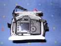 THINK TANK PHOTO - DIGITAL HOLSTER 20\n\nFoto von Jrg Langer - www.taschenfreak.de\n\nKommentar des Nutzers:\n\nDie Think Tank Holster Taschen sind nicht oder nur unwesentlich teurer als "Artverwandte" Holstertaschen der Tamrac und Lowepro Fraktion, aber um ein vielfaches smarter, professioneller und durchdachter.\n\nDie zweit kleinste Holstertasche die wir Ihnen hier zeigen, ist die Digital Holster 20, eine perfekte Tasche fr eine Semiproofessionelle Cam ohne Batteriegriff wie zum beispiel eine Canon 30D, 5D oder Nikon D200 mit Allround Linse. Auch 2.8er Linsen passen gut hinein.\n\nDurch einen dezenten Reissverschluss am unteren Ende lsst sich die Holstertasche verlngern so das sogar eine Cam mit angesetzter 300er Festbrennweite hineinpassen.\n\nEin Regenschutz und ein sehr bequemer Schultergurt gehren dazu.\n\nHoch professionell und sehr vielseitig und dennoch bezahlbar!