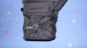 THINK TANK PHOTO - DIGITAL HOLSTER 20\n\nFoto von Jrg Langer - www.taschenfreak.de\n\nKommentar des Nutzers:\n\nDie Think Tank Holster Taschen sind nicht oder nur unwesentlich teurer als "Artverwandte" Holstertaschen der Tamrac und Lowepro Fraktion, aber um ein vielfaches smarter, professioneller und durchdachter.\n\nDie zweit kleinste Holstertasche die wir Ihnen hier zeigen, ist die Digital Holster 20, eine perfekte Tasche fr eine Semiproofessionelle Cam ohne Batteriegriff wie zum beispiel eine Canon 30D, 5D oder Nikon D200 mit Allround Linse. Auch 2.8er Linsen passen gut hinein.\n\nDurch einen dezenten Reissverschluss am unteren Ende lsst sich die Holstertasche verlngern so das sogar eine Cam mit angesetzter 300er Festbrennweite hineinpassen.\n\nEin Regenschutz und ein sehr bequemer Schultergurt gehren dazu.\n\nHoch professionell und sehr vielseitig und dennoch bezahlbar!