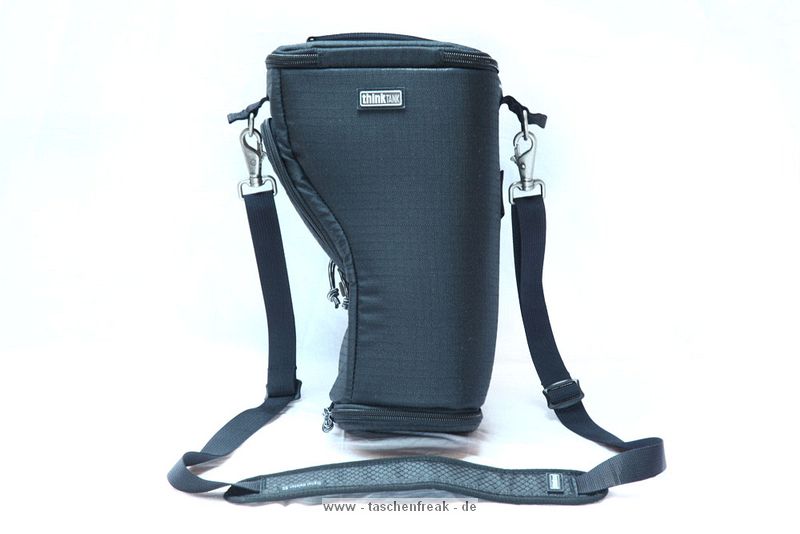THINK TANK PHOTO - DIGITAL HOLSTER 50\n\nFoto und Text von Francesco Memeo - VIELEN DANK!\n\nKommentar:\n\nHallo nochmal Jrg Langer,\n\nwie versprochen hier die zweite Mail in der es sich um den Vergleich des Digital Holster 40 und Digital Holster 50 aus dem Hause Think Tank dreht.\nGleichzeitg sind Bilder bezglich des Digital Holster 50 vorhanden.\n\nMit diesem Beitrag mchte ich mich erneut fr Dein Portal taschenfreak.de bedanken was mir bereits sehr gut geholfen hat.\n\nber meine Namentliche Nennung wrde ich mich sehr freuen.\n\nMit freundlichem Gru\nFrancesco Memeo