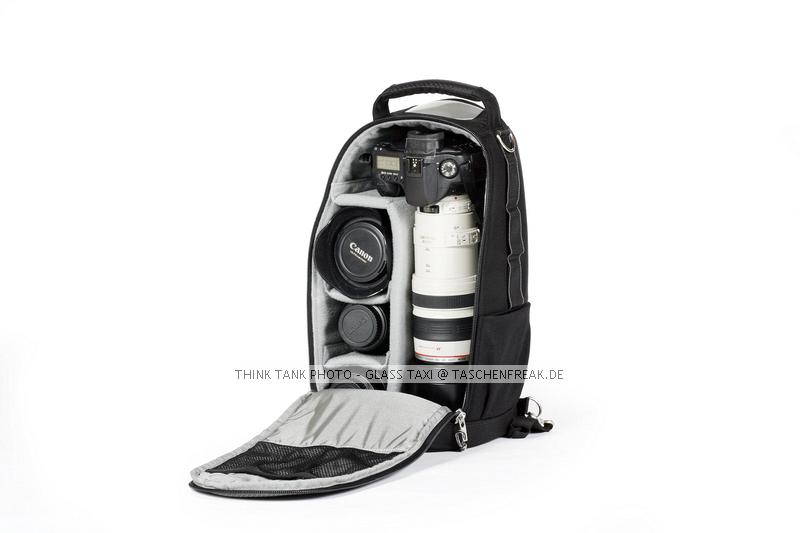 THINK TANK PHOTO - GLASS TAXI\n\nFOTO VON ISARFOTO & THINK TANK PHOTO - VIELEN DANK!\n\nKommentar des Herstellers:\n\nGlass Taxi\n\nConvertible backpack/ shoulder bag that will hold large lenses or a camera system. Holds up to a 500mm f4 lens, 300mm f2.8 lens with SLR attached, or SLR with 70-200 attached with hood in position.