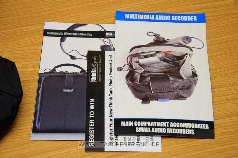 THINK TANK PHOTO - MULTIMEDIA AUDIO RECORDER\n\nFoto und Kommentar von J�rg Langer - www.taschenfreak.de\n\nKommentar:\n\nVielen Dank an ISARFOTO f�r die Leihstellung der Think Tank Produkte, die ich hiermit gerne den Taschenfreak.de Besuchern vorstellen m�chte.\n\nHier zeige ich Euch heute die AUDIO RECORDER aus der Multi Media Serie von Think Tank. Eigentlich geeignet f�r, wie es der Name schon sagt, f�r einen Audio Recorder. Man kann sehr gut Kabel herausf�hren und dieses auch an den Gurtsystemen von Think Tank befestigen. \n\nAuch in diese Tasche passt gut ein Systemblitz anstelle der Audio Komponenten.
