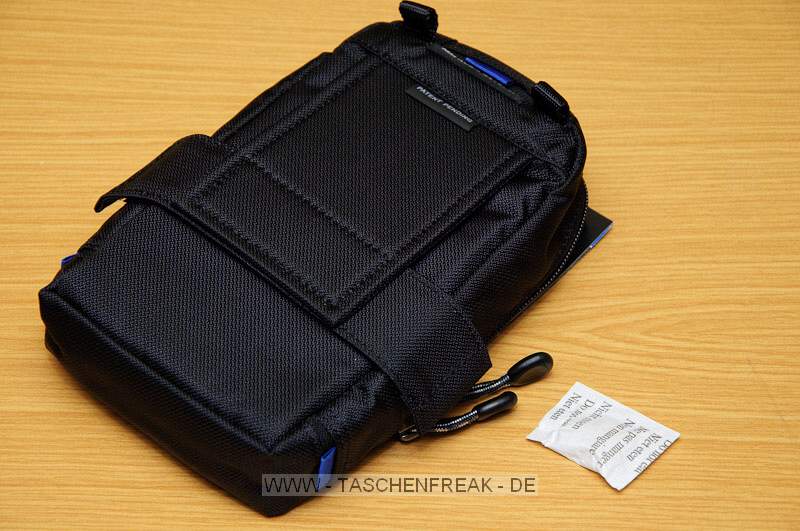 THINK TANK PHOTO - MULTIMEDIA AUDIO RECORDER\n\nFoto und Kommentar von J�rg Langer - www.taschenfreak.de\n\nKommentar:\n\nVielen Dank an ISARFOTO f�r die Leihstellung der Think Tank Produkte, die ich hiermit gerne den Taschenfreak.de Besuchern vorstellen m�chte.\n\nHier zeige ich Euch heute die AUDIO RECORDER aus der Multi Media Serie von Think Tank. Eigentlich geeignet f�r, wie es der Name schon sagt, f�r einen Audio Recorder. Man kann sehr gut Kabel herausf�hren und dieses auch an den Gurtsystemen von Think Tank befestigen. \n\nAuch in diese Tasche passt gut ein Systemblitz anstelle der Audio Komponenten.