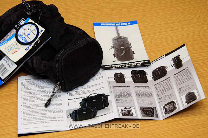 THINK TANK PHOTO - MULTIMEDIA MIC DROP IN\n\nFoto und Kommentar von Jörg Langer - www.taschenfreak.de\n\nKommentar:\n\nVielen Dank an ISARFOTO für die Leihstellung der Think Tank Produkte, die ich hiermit gerne den Taschenfreak.de Besuchern vorstellen möchte.\n\nHier zeige ich Euch heute die MULTIMEDIA MIC DROP IN aus der Multi Media Serie von Think Tank. Eigentlich geeignet für, wie es der Name schon sagt, für ein Mikrophone. Der weiche "Eingang" der Tasche ermöglicht ein sensationell schnelles "befüllen" oder auch "reinstopfen" der Komponenten, ohne das diese Schaden nehmen. Man kann sehr gut Kabel herausführen und dieses auch an den Gurtsystemen von Think Tank befestigen.\n\nAuch in diese Tasche passt gut ein Systemblitz anstelle der Audio Komponenten.