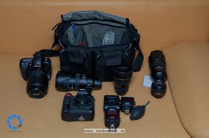THINK TANK PHOTO - RETROSPECTIVE 30\n\nFoto und Text von Jrg Langer - www.taschenfreak.de\n\nKommentar:\n\nDie Think Tank Retrospective 30 ist eine echte All Round Schultertasche die meines Erachtens ein echter "Domke-Killer" ist. \n\nDomke Fans haben Ihre weichen und sehr flexibeln und relativ unaufflligen Taschen die extrem robust sind immer zu schtzen gewusst. Leider hat Domke bis heute nicht gemerkt das die Inneneinteilungen noch auf Equipmentmae der 80er ausgelegt sind.\n\n Leider ist ein 14-24 2.8 oder ein 70-200 2.8 heute ein ganze anderes Kaliber als es das noch vor 20 Jahren waren. \n\nBei der Retro 30 von Think Tank merkt man das sie auf aktuelles (auch Profi-)Equipment ausgelegt wurde. Seht selbst was da alles rein geht und das wirklich ohne Quetschen und ganz easy rein und raus! Schaut Euch die Bilder an und bei Fragen - einfach fragen!\n\nDie Domke - die mich nun ber fnf Jahre jede Woche intensiv begleitete (und auch so aussieht...) ist nun nur noch Ersatzteillager!