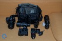 THINK TANK PHOTO - RETROSPECTIVE 30\n\nFoto und Text von Jörg Langer - www.taschenfreak.de\n\nKommentar:\n\nDie Think Tank Retrospective 30 ist eine echte All Round Schultertasche die meines Erachtens ein echter "Domke-Killer" ist. \n\nDomke Fans haben Ihre weichen und sehr flexibeln und relativ unauffälligen Taschen die extrem robust sind immer zu schätzen gewusst. Leider hat Domke bis heute nicht gemerkt das die Inneneinteilungen noch auf Equipmentmaße der 80er ausgelegt sind.\n\n Leider ist ein 14-24 2.8 oder ein 70-200 2.8 heute ein ganze anderes Kaliber als es das noch vor 20 Jahren waren. \n\nBei der Retro 30 von Think Tank merkt man das sie auf aktuelles (auch Profi-)Equipment ausgelegt wurde. Seht selbst was da alles rein geht und das wirklich ohne Quetschen und ganz easy rein und raus! Schaut Euch die Bilder an und bei Fragen - einfach fragen!\n\nDie Domke - die mich nun über fünf Jahre jede Woche intensiv begleitete (und auch so aussieht...) ist nun nur noch Ersatzteillager!