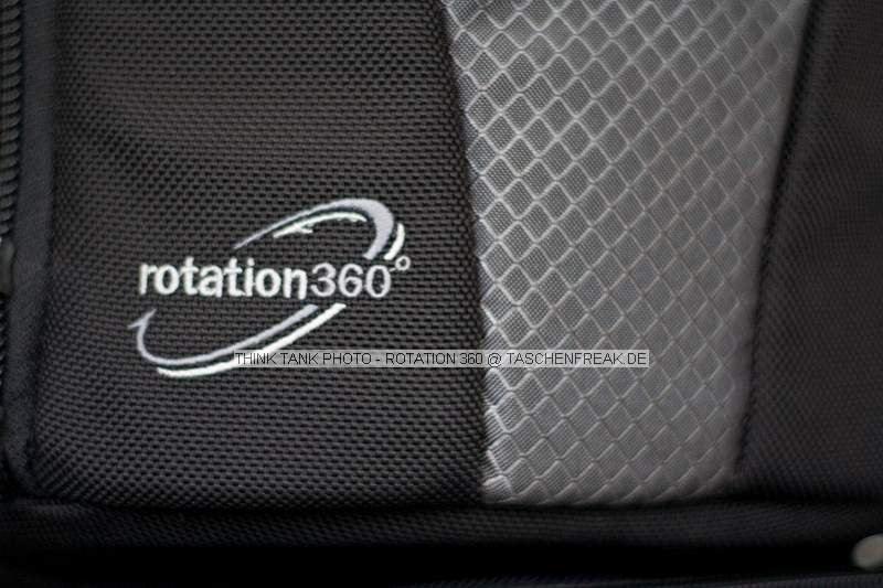 THINK TANK PHOTO - ROTATION 360\n\nFoto von DSLR-Forum User: n-doc VIELEN DANK!!!\n\nKommentar des Nutzers:\n\nDas Konzept ist definitiv genial, der Beltpack bietet Platz für 3 Festbrennweiten oder 2 Zooms plus Blitz, er kann separat als Hüfttasche benutzt werden und sämtliche ThinkTank Modulus-Taschen können befestigt werden.\nIm eigentlichen Rucksack findet eine SLR mit Batteriepack und Festbrennweiten Platz, auch ein Tele-Zoom (z.B. 100-400) passt stehend rein. Zusätzlich findet auch noch eine dünne Jacke und anderer Kleinkram im/am Rucksack und in den weiteren kleinen Taschen Platz.\nAm Rucksack können aussen sehr komfortabel Stative befestigt werden (hatte meins leider nicht zur Hand). Der Tragekomfort ist gut und das Konzept der rotierbaren Hüfttasche ist unterwegs zum Linsenwechsel meiner Meinung nach unübertroffen.\n\nUnterbringen kann ich in der Hüfttasche: EF 24-105 (oder EF-S 10-22), EF 70-300 DO und 430 EX oder EF 20, EF 50 und EF 85, alle jeweils mit Geli, teilweise richtig herum angesetzt.\nIn den Rucksack passen: EOS mit BG und angesetztem 24-105, zusätzlich EF-S 10-22 oder 2 Festbrennweiten. Das Fach kann aber auch eine o,5 Liter Flasche und Wegzehrung aufnehmen. Akkus, Filter, Karten und weiteres Zubehör finden in den kleinen Taschen am Beltpack bzw.  \nRucksack Platz.\n\nPS: Die LensCases von Lowepro können sowohl am Beltpack als auch am Rucksack befestigt werden.