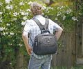THINK TANK PHOTO - SHOULDER HARNESS\n\nFOTO VON ISARFOTO & THINK TANK PHOTO - VIELEN DANK!\n\nKommentar des Herstellers:\n\nShoulder Harness\n\nConvert your briefcases and shoulder bags into backpacks with this contoured shoulder harness.\n\nFeatures:\nContoured straps for comfort\nEasily folds for packing\nMade of durable 210D Nylon\nFully adjustable