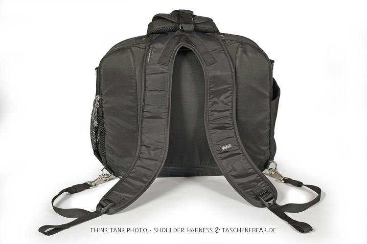 THINK TANK PHOTO - SHOULDER HARNESS\n\nFOTO VON ISARFOTO & THINK TANK PHOTO - VIELEN DANK!\n\nKommentar des Herstellers:\n\nShoulder Harness\n\nConvert your briefcases and shoulder bags into backpacks with this contoured shoulder harness.\n\nFeatures:\nContoured straps for comfort\nEasily folds for packing\nMade of durable 210D Nylon\nFully adjustable