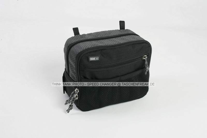 THINK TANK PHOTO - SPEED CHANGER\n\nFOTO VON ISARFOTO & THINK TANK PHOTO - VIELEN DANK!\n\nKommentar des Herstellers:\n\nSpeed Changer\n\nThe perfect tool for changing your batteries, teleconverters, small lenses and other SLR items on the fly.