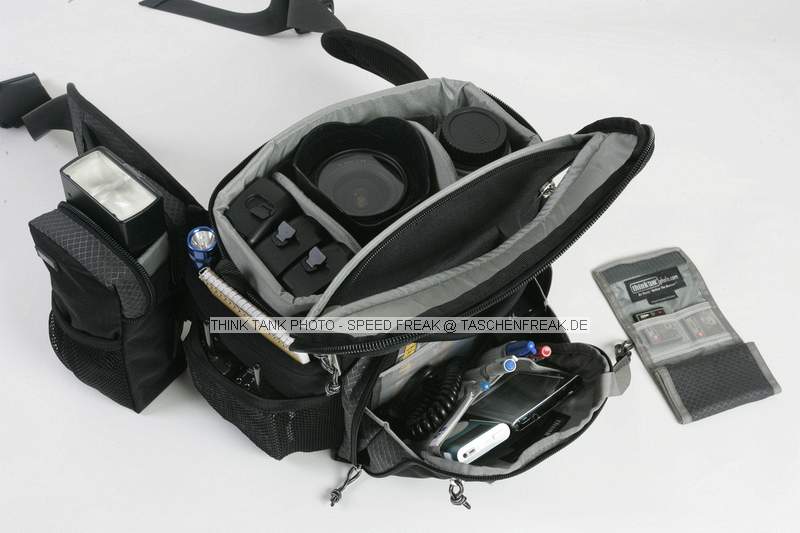 THINK TANK PHOTO - SPEED FREAK\n\nFOTO VON ISARFOTO & THINK TANK PHOTO - VIELEN DANK!\n\nKommentar des Herstellers:\n\nSpeed Freak\n\nDesigned for Speed! Holds a regularly sized SLR with a lens attached, and a 70- or 80-200 2.8 next to it.