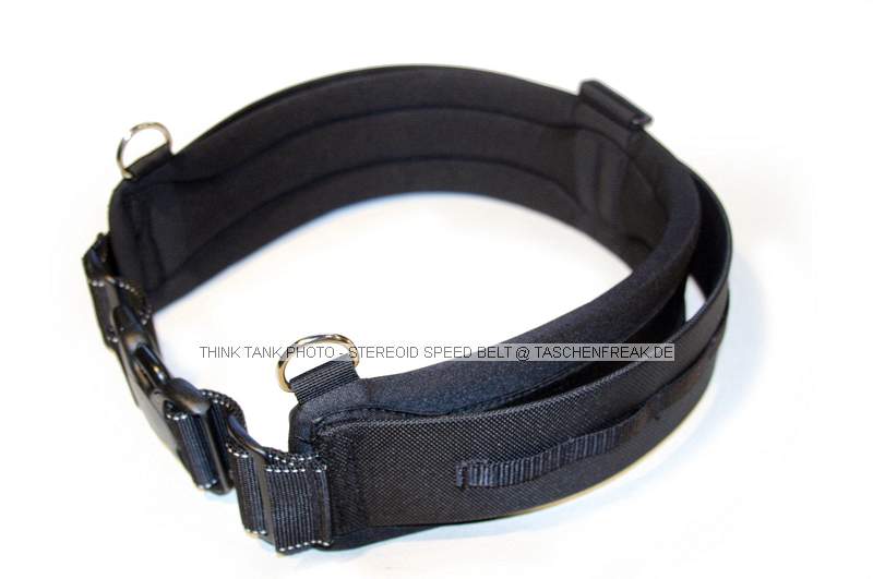 THINK TANK PHOTO - STEREOID SPEED BELT\n\nFOTO VON ISARFOTO & THINK TANK PHOTO - VIELEN DANK!\n\nKommentar des Herstellers:\n\nSteroid Speed Belt\n\nThis fully padded 3.5" waist belt allows you to Rotate or Lock Modulus System components for even weight distribution HALF WAY around the belt on special rails. Especially designed for use with lots of gear and the Pixel Racing Harness (sold separately).\n\nFeatures:\nCurved padded waistbelt with extra support.\nEVA padding for comfort.\nBelt can be fixed in one position.\nPixel Racing Harness can be attached.\nModulus components can Rotate or Lock on the Pro Speed Belt.