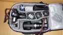 THINK TANK PHOTO - STREET WALKER HARDDRIVE\n\nFoto und Text von Jrg Langer - www.taschenfreak.de\n\nKommentar:\n\nHallo Zusammen,\n\nder neue StreetWalker Hard Drive von den Taschenmachern aus USA ist mein neuer Begleiter geworden. Schon nach wenigen Tagen habe ich Ihn fest in mein groes Taschenherz geschlossen :-).\n\nEr lste bei uns den Lowepro Mini Trekker AW und Lowepro CompuTrekker AW ab.\n\nEr ist in Etwa vergleichweise grpo in den Auenmaen - nur etwas tifer - aber innen ein wahres Packwunder. Auch das Tragegestelle ist deutlich besser als bei den beiden anderen genannten.\n\nWir verstauen darin zwei komplette DSLRs mit groen Objektiven und alles was an Zubehr so "mit muss". Auch die Stativhalterung ist sehr gelungen und in der Praxis super einsetzbar und das egal ob man ein kleines Reisestativ wie das Travel Angel aus dem Hause benro einsetzt oder ein greres und lngeres wie in unserem Falle das Quadro Pod aus dem Hause Novoflex.\n\nIch denke die Bilder zeigen gut die Vielfalt und die Nutzbarkeit dieses Begleiters.\n\nIn wenigen Wochen werde ich diesen Im Flieger nach Dubai testen und sicher einen intensiveren Eindruck vermitteln knnen.\n\nBis dahin - erstmal Prdikat "Taschenfreak empfiehlt als einen der fnf besten Taschen"!\n\nEuer Jrg