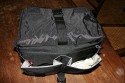 THINK TANK PHOTO - URBAN DISGUISE 40\n\nFoto von Gerd Wiechers - VIELEN DANK!\n\nKommentar des Nutzers:\n\nHi Jrg,\n\nich habe da mal wieder ein paar neue Taschenfotos fr Deine Freak-Seite.\nNachdem ich mit der riesigen Thinktank Urban Disguise 60 nicht zurechtgekommen bin (es passte alles prima rein, dann war es aber UNTRAGBAR SCHWER), habe ich mir jetzt die Urban Disguise 40 bei Isarfoto bestellt.\nGeliefert wurde innerhalb von 36 Stunden!\n\nJetzt habe ich endlich die Tasche fr den Stadtausflug oder die Fahrradtour gefunden!!!!\nEs passt das "kleine Besteck" hinein, bestehend aus:\nCanon EOS 5D mit angesetzem 24-105/4L IS inkl. Geli\n17-40/4L\n135/2L\n300/4L IS mit angesetztem 1.4er Konverter\nBlitz 220EX\nGanz viel Kleinkram in den Seitentaschen\nDort wrden auch locker noch ein zweites Gehuse und der 580EX unterkommen\nWenn es dann der Nachtausflug werden soll, kann das 300er rausfliegen und gibt Platz frei fr das 35/1.4L und das 85/1.8.\nDie Tasche ist wunderbar tief, soda man das 300er mit angeflanschtem 1.4er Konverter aufrecht hineinstellen kann.\nDaneben kommen dann der Blitz, das 17-40er und das 135er, alle gut mit dnnen Polsterstreifen getrennt.\nDarberlege ich ein groes Polsterstck, dass ich nur an einer Seite mit dem Klettverschluss fixiere. Auf diese Weise habe ich eine Art Klappe nach unten, wenn die Kamera drauen ist und ich die Objektive brauche.\nSehr angenehm ist die Tatsache, dass die Tasche nur gut 11cm tief ist. Sie bleibt damit beim Tragen kanz nach am Krper und steht nicht tierisch ab wie z.B. die Lowepro Taschen, denen gleichzeitig diese Tiefe fehlt.\n \nIch denke die Fotos zeigen das Beschriebene ganz gut.\n \nlg\nGerd