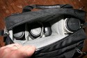 THINK TANK PHOTO - URBAN DISGUISE 40\n\nFoto von Gerd Wiechers - VIELEN DANK!\n\nKommentar des Nutzers:\n\nHi Jrg,\n\nich habe da mal wieder ein paar neue Taschenfotos fr Deine Freak-Seite.\nNachdem ich mit der riesigen Thinktank Urban Disguise 60 nicht zurechtgekommen bin (es passte alles prima rein, dann war es aber UNTRAGBAR SCHWER), habe ich mir jetzt die Urban Disguise 40 bei Isarfoto bestellt.\nGeliefert wurde innerhalb von 36 Stunden!\n\nJetzt habe ich endlich die Tasche fr den Stadtausflug oder die Fahrradtour gefunden!!!!\nEs passt das "kleine Besteck" hinein, bestehend aus:\nCanon EOS 5D mit angesetzem 24-105/4L IS inkl. Geli\n17-40/4L\n135/2L\n300/4L IS mit angesetztem 1.4er Konverter\nBlitz 220EX\nGanz viel Kleinkram in den Seitentaschen\nDort wrden auch locker noch ein zweites Gehuse und der 580EX unterkommen\nWenn es dann der Nachtausflug werden soll, kann das 300er rausfliegen und gibt Platz frei fr das 35/1.4L und das 85/1.8.\nDie Tasche ist wunderbar tief, soda man das 300er mit angeflanschtem 1.4er Konverter aufrecht hineinstellen kann.\nDaneben kommen dann der Blitz, das 17-40er und das 135er, alle gut mit dnnen Polsterstreifen getrennt.\nDarberlege ich ein groes Polsterstck, dass ich nur an einer Seite mit dem Klettverschluss fixiere. Auf diese Weise habe ich eine Art Klappe nach unten, wenn die Kamera drauen ist und ich die Objektive brauche.\nSehr angenehm ist die Tatsache, dass die Tasche nur gut 11cm tief ist. Sie bleibt damit beim Tragen kanz nach am Krper und steht nicht tierisch ab wie z.B. die Lowepro Taschen, denen gleichzeitig diese Tiefe fehlt.\n \nIch denke die Fotos zeigen das Beschriebene ganz gut.\n \nlg\nGerd