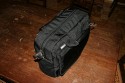 THINK TANK PHOTO - URBAN DISGUISE 40\n\nFoto von Gerd Wiechers - VIELEN DANK!\n\nKommentar des Nutzers:\n\nHi Jrg,\n\nich habe da mal wieder ein paar neue Taschenfotos fr Deine Freak-Seite.\nNachdem ich mit der riesigen Thinktank Urban Disguise 60 nicht zurechtgekommen bin (es passte alles prima rein, dann war es aber UNTRAGBAR SCHWER), habe ich mir jetzt die Urban Disguise 40 bei Isarfoto bestellt.\nGeliefert wurde innerhalb von 36 Stunden!\n\nJetzt habe ich endlich die Tasche fr den Stadtausflug oder die Fahrradtour gefunden!!!!\nEs passt das "kleine Besteck" hinein, bestehend aus:\nCanon EOS 5D mit angesetzem 24-105/4L IS inkl. Geli\n17-40/4L\n135/2L\n300/4L IS mit angesetztem 1.4er Konverter\nBlitz 220EX\nGanz viel Kleinkram in den Seitentaschen\nDort wrden auch locker noch ein zweites Gehuse und der 580EX unterkommen\nWenn es dann der Nachtausflug werden soll, kann das 300er rausfliegen und gibt Platz frei fr das 35/1.4L und das 85/1.8.\nDie Tasche ist wunderbar tief, soda man das 300er mit angeflanschtem 1.4er Konverter aufrecht hineinstellen kann.\nDaneben kommen dann der Blitz, das 17-40er und das 135er, alle gut mit dnnen Polsterstreifen getrennt.\nDarberlege ich ein groes Polsterstck, dass ich nur an einer Seite mit dem Klettverschluss fixiere. Auf diese Weise habe ich eine Art Klappe nach unten, wenn die Kamera drauen ist und ich die Objektive brauche.\nSehr angenehm ist die Tatsache, dass die Tasche nur gut 11cm tief ist. Sie bleibt damit beim Tragen kanz nach am Krper und steht nicht tierisch ab wie z.B. die Lowepro Taschen, denen gleichzeitig diese Tiefe fehlt.\n \nIch denke die Fotos zeigen das Beschriebene ganz gut.\n \nlg\nGerd