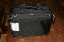 THINK TANK PHOTO - URBAN DISGUISE 40\n\nFoto von Gerd Wiechers - VIELEN DANK!\n\nKommentar des Nutzers:\n\nHi Jrg,\n\nich habe da mal wieder ein paar neue Taschenfotos fr Deine Freak-Seite.\nNachdem ich mit der riesigen Thinktank Urban Disguise 60 nicht zurechtgekommen bin (es passte alles prima rein, dann war es aber UNTRAGBAR SCHWER), habe ich mir jetzt die Urban Disguise 40 bei Isarfoto bestellt.\nGeliefert wurde innerhalb von 36 Stunden!\n\nJetzt habe ich endlich die Tasche fr den Stadtausflug oder die Fahrradtour gefunden!!!!\nEs passt das "kleine Besteck" hinein, bestehend aus:\nCanon EOS 5D mit angesetzem 24-105/4L IS inkl. Geli\n17-40/4L\n135/2L\n300/4L IS mit angesetztem 1.4er Konverter\nBlitz 220EX\nGanz viel Kleinkram in den Seitentaschen\nDort wrden auch locker noch ein zweites Gehuse und der 580EX unterkommen\nWenn es dann der Nachtausflug werden soll, kann das 300er rausfliegen und gibt Platz frei fr das 35/1.4L und das 85/1.8.\nDie Tasche ist wunderbar tief, soda man das 300er mit angeflanschtem 1.4er Konverter aufrecht hineinstellen kann.\nDaneben kommen dann der Blitz, das 17-40er und das 135er, alle gut mit dnnen Polsterstreifen getrennt.\nDarberlege ich ein groes Polsterstck, dass ich nur an einer Seite mit dem Klettverschluss fixiere. Auf diese Weise habe ich eine Art Klappe nach unten, wenn die Kamera drauen ist und ich die Objektive brauche.\nSehr angenehm ist die Tatsache, dass die Tasche nur gut 11cm tief ist. Sie bleibt damit beim Tragen kanz nach am Krper und steht nicht tierisch ab wie z.B. die Lowepro Taschen, denen gleichzeitig diese Tiefe fehlt.\n \nIch denke die Fotos zeigen das Beschriebene ganz gut.\n \nlg\nGerd