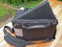 THINK TANK PHOTO - URBAN DISGUISE 50\n\nFoto und Kommentar von einem sehr netten anonymen User - VIELEN DANK!\n\nKommentar:\n\nDie Urban Disguise ist eine alltagstaugliche Phototasche, die mich auf meinem tglichen Weg zur Arbeit begleitet. Wie gewohnt sehr robustes Material und erstklassige Verarbeitung.\n\nJe nach Erfordernissen packt die Tasche:\n40D mit angesetztem EF 24-105/4, EF 200/2,8, EF 135/2, TS-E 24/3,5 und EF-S 10-22 und Extender 1,4x II plus Speedlite 430 EX und zweiten analogen Body, zustzlich Filter, Speicherkarten usw.\noder\n40D mit angesetztem EF 100/2,8 Makro USM, EF 135/2, EF 50/1,8 Mark I, Novoflex Balgen, Macro Twinlite MR-24 EX, Speedlite 430 EX sowie diverse Kleinteile\n\nZustzlich hat ein 13" oder 15" Notebook in der extra dafr vorgesehen Tasche Platz.\n\nHabe selbst nur wenige Teiler verwendet, es liegen eine ganze Menge bei. Der Tragegurt ist sehr bequem, jedoch jenseits der 10 kg wirds auch ungemtlich.