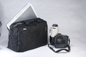 THINK TANK PHOTO - URBAN DISGUISE 60\n\nFOTO VON ISARFOTO & THINK TANK PHOTO - VIELEN DANK!\n\nKommentar des Herstellers:\n\nHolds most 17" laptops!\n\nThis will hold more gear than you ever imagined, and a 17" laptop! (Check dimensions for exact size of the compartment). It is very similar to the Urban Disguise 30 except it is designed to hold a 17" laptop. The front compartment will hold a wide angle with a hood attached, a 24-70 2.8 with the hood, a 70 -200 2.8 with the hood reversed, AND two pro-size SLRs in the expandable front pockets (without the lenses attached). A regular size SLR with a lens attached can also be put straight down inside of the bag. Strobes fit into the side stretch pockets, as well.
