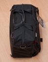 THINK TANK PHOTO - URBAN DISGUISE 70 PRO\n\nFoto und Text von Jrg Langer - www.taschenfreak.de\n\nKommentar:\n\nDie neue Disguise Pro 70 ist ein echtes Packwunder - auen klein und innen riesig. Sensationell was da rein geht. Auf einigen Bildern ist ein Fotomagazin zu sehen, dieses dient nur zur Veranschaulichung der gre dieser faszinierenden Tasche.\n\nDas Ziel von Think Tank war eine praktische, unauffllige und zugleich 2 Body fassende Tasche. Das haben die pfiffigen Entwickler dieser Taschenschmiede hiermi auch geschaft.\n\nWir haben in diesem Testexemplar verstaut.\n\nNikon D3 mit angesetztem 24-70 2.8 (Geli umgedreht)\nNikon D300 mit angesetztem 70-200 2.8 (Geli umgedreht)\nNikon 85 1.4 (Geli richtig montiert)\nNikon 17-35 2.8 (Geli richtig montiert)\nNikon 35 2.0 (Geli richtig montiert)\nNikon 50 1.4 (Geli richtig montiert)\nNikon SB-900 1x\nNikon SB-600 2x\nNikon SU-R800 (Blitzremotesteuerung)\n3 Bouncer\nAkkus\nSpeicher\nRegenhlle\n\nZum Lieferumfang gehren:\n- Tasche\n- reichlich Innenteiler\n- Regenschutzhlle\n- sehr guter Schultergurt\n- Pixel Wee Speichertasche\n\nFazit: WOW! Der Haben-Muss Effekt ist echt enorm gro!\n\n\nEuer Taschenfreak!