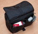 THINK TANK PHOTO - URBAN DISGUISE 70 PRO\n\nFoto und Text von Jrg Langer - www.taschenfreak.de\n\nKommentar:\n\nDie neue Disguise Pro 70 ist ein echtes Packwunder - auen klein und innen riesig. Sensationell was da rein geht. Auf einigen Bildern ist ein Fotomagazin zu sehen, dieses dient nur zur Veranschaulichung der gre dieser faszinierenden Tasche.\n\nDas Ziel von Think Tank war eine praktische, unauffllige und zugleich 2 Body fassende Tasche. Das haben die pfiffigen Entwickler dieser Taschenschmiede hiermi auch geschaft.\n\nWir haben in diesem Testexemplar verstaut.\n\nNikon D3 mit angesetztem 24-70 2.8 (Geli umgedreht)\nNikon D300 mit angesetztem 70-200 2.8 (Geli umgedreht)\nNikon 85 1.4 (Geli richtig montiert)\nNikon 17-35 2.8 (Geli richtig montiert)\nNikon 35 2.0 (Geli richtig montiert)\nNikon 50 1.4 (Geli richtig montiert)\nNikon SB-900 1x\nNikon SB-600 2x\nNikon SU-R800 (Blitzremotesteuerung)\n3 Bouncer\nAkkus\nSpeicher\nRegenhlle\n\nZum Lieferumfang gehren:\n- Tasche\n- reichlich Innenteiler\n- Regenschutzhlle\n- sehr guter Schultergurt\n- Pixel Wee Speichertasche\n\nFazit: WOW! Der Haben-Muss Effekt ist echt enorm gro!\n\n\nEuer Taschenfreak!